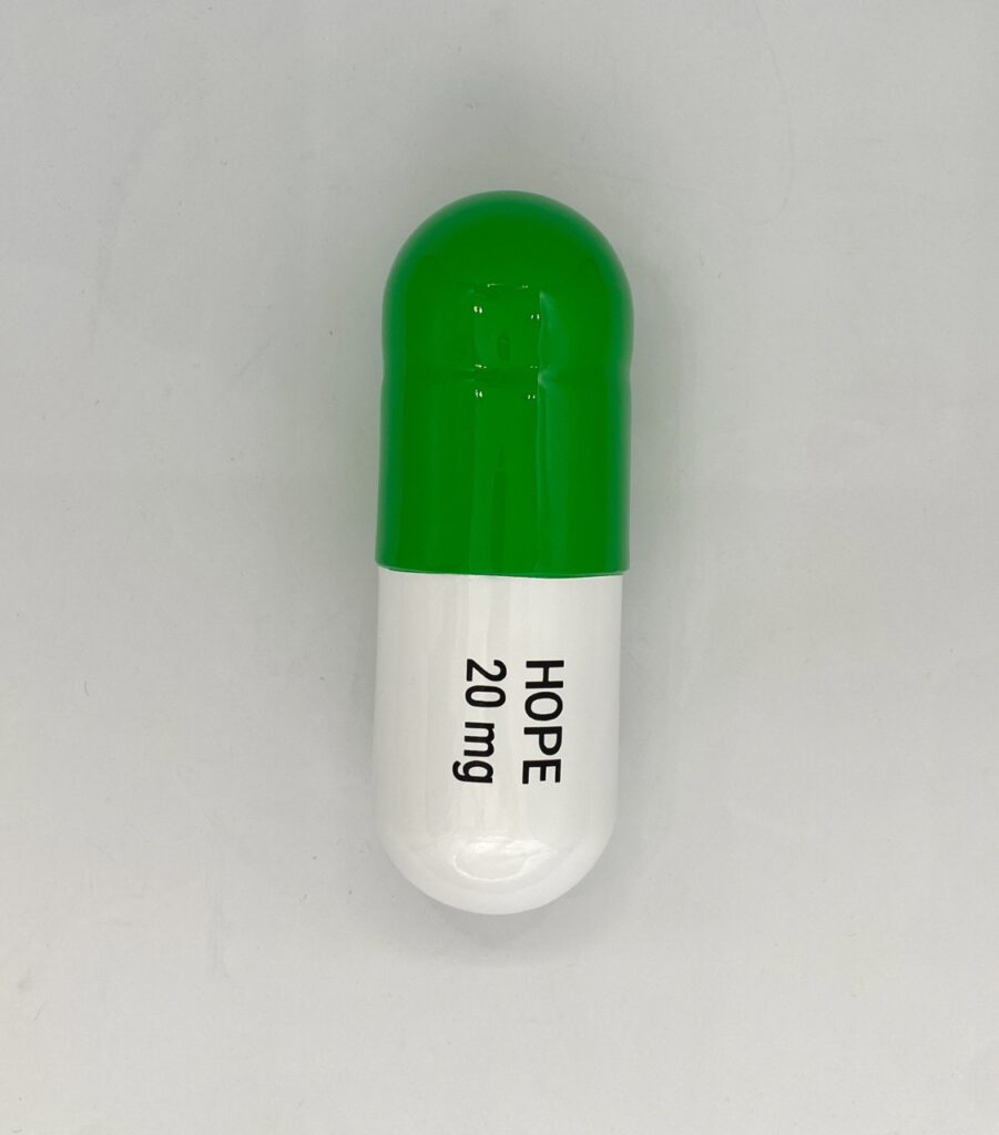TAL NEHORAY Happy pills green 18,5x6,5cm 1 Large